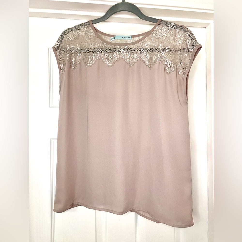 🎆3for$20 Maurices Lace Trim Blouse in Gray. Semi Sheer Short Sleeve Top